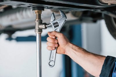 汽车维修操作场景