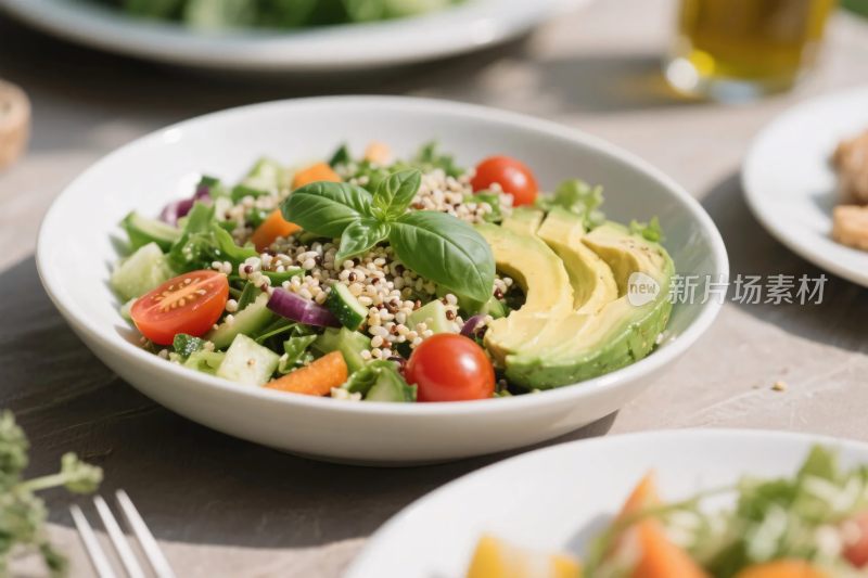 新鲜蔬菜沙拉美食图