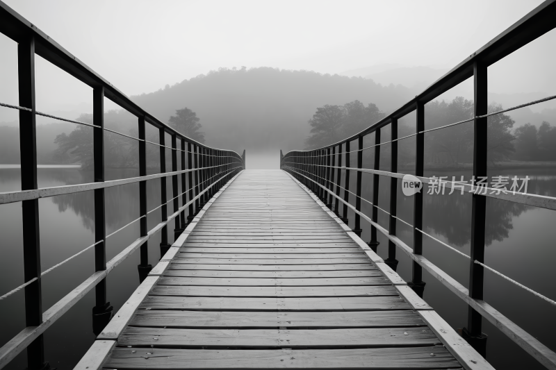 在湖上架起一座桥雾森林高清风景图片