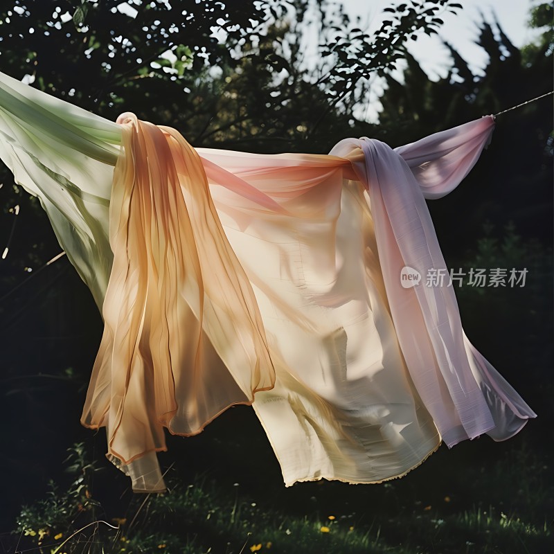 阳光下的彩色轻纱飘动