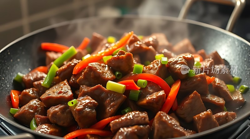 香辣牛肉粒配彩椒