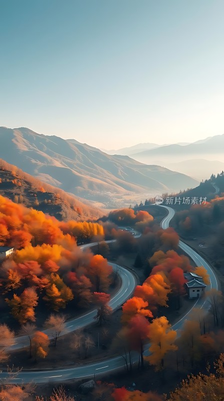 秋日山间蜿蜒公路