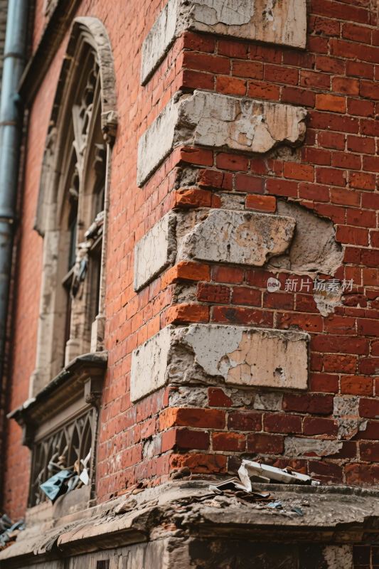 老建筑红砖墙剥落