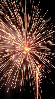 夜空烟花绽放光芒四射璀璨夺目 夜空烟花绽放光芒四射璀璨夺目