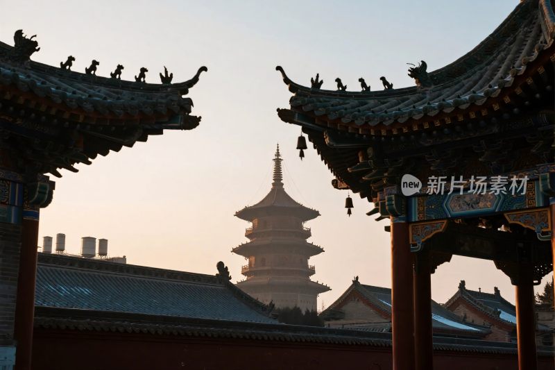 古建与塔楼风景