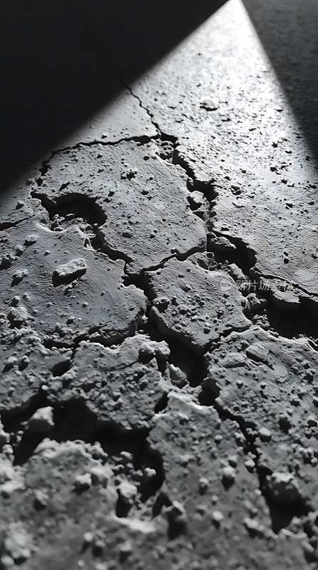 阳光下的裂缝大地