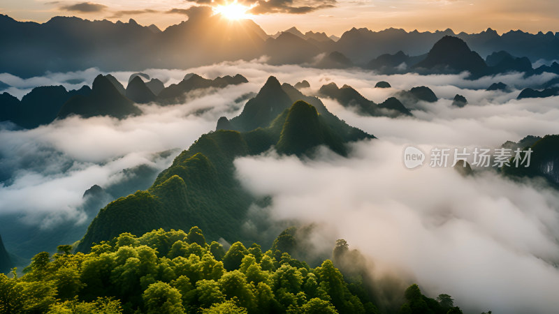 桂林山水照片山峰云海群山云雾缭绕自然风景