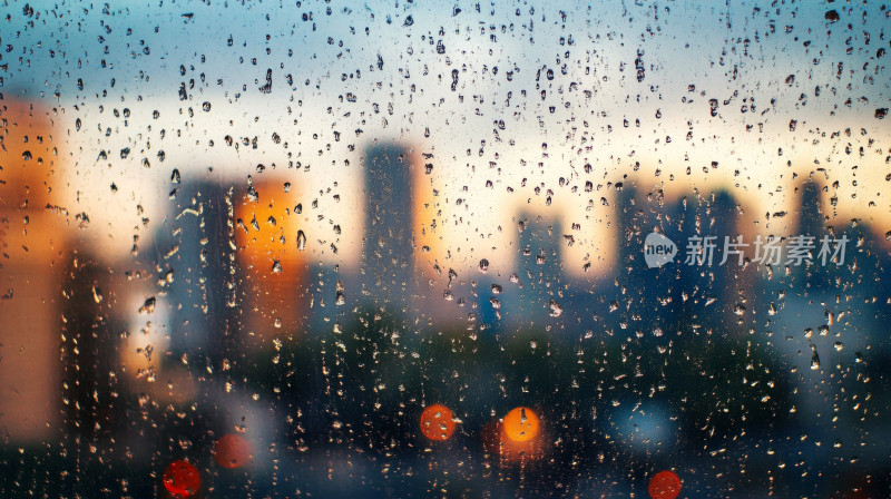 雨天玻璃窗城市夜景朦胧光斑背景图