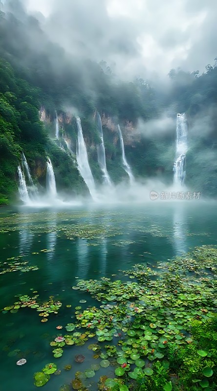 九寨沟瀑布与湖泊美景