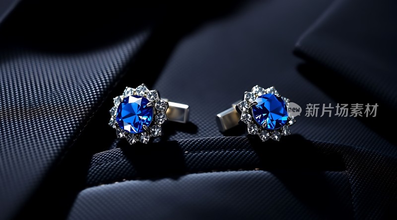 璀璨蓝钻耳环闪耀着奢华光芒