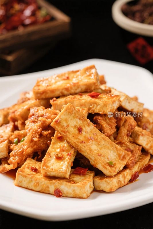 炒豆腐美食摄影图