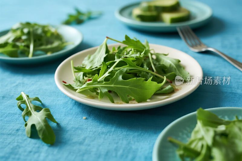 绿色沙拉摆盘美食图