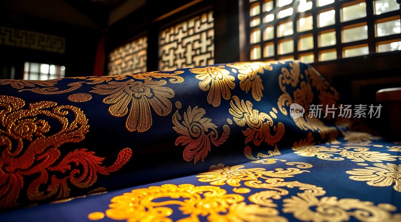 金色花纹布艺沙发背景