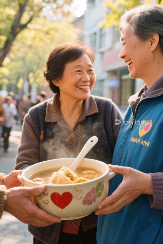 老人分享暖粥温馨画面