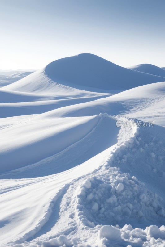 雪景中间一条小径高清风景图片