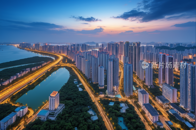 黄昏时分有河流和桥梁的人工城市天际线图片