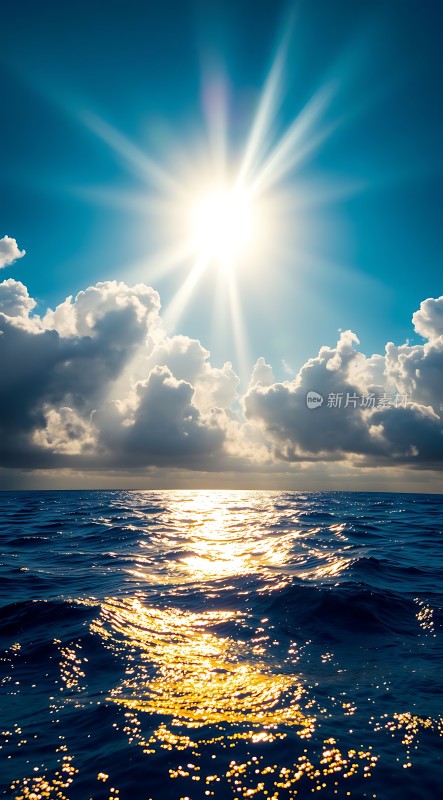 阳光洒海面云朵映蓝天