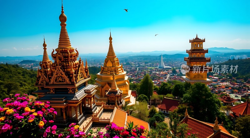 金碧辉煌寺庙风光鸟瞰城市美景