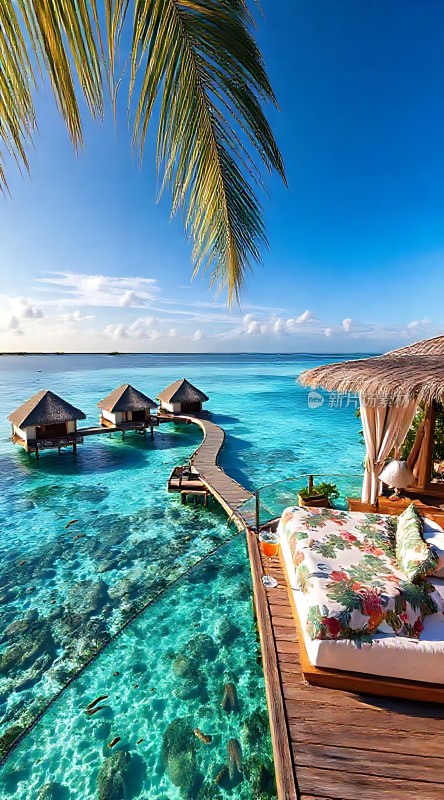 碧海蓝天下的水上木屋度假胜地