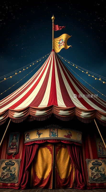 夜幕下的马戏团帐篷