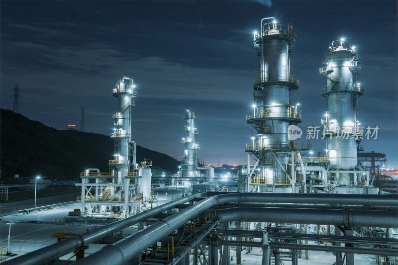 工业设施夜景图