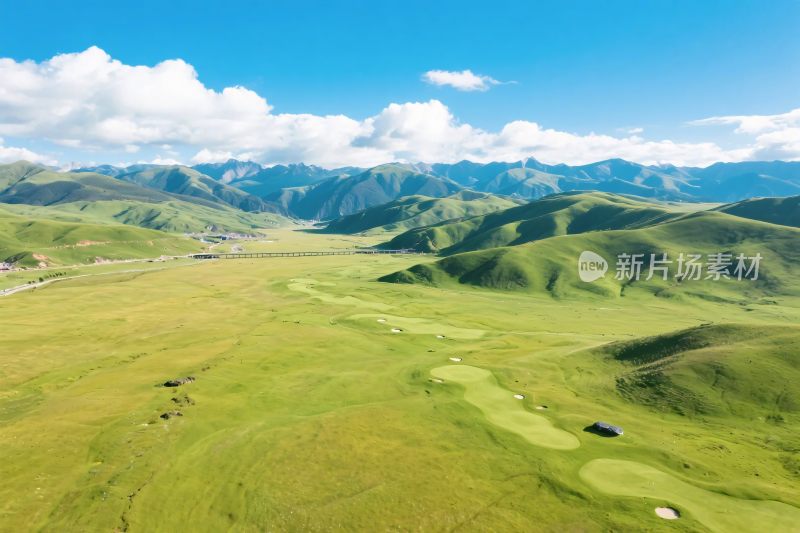 草原山峦风景图