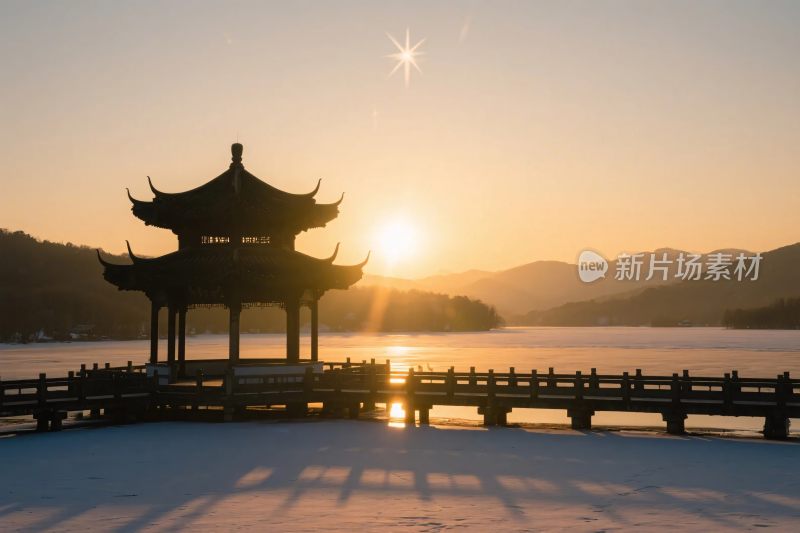 湖边古亭日落风光