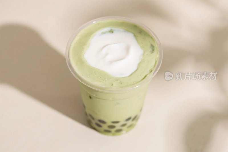 绿色珍珠奶茶饮品