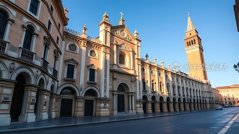 阳光下的宏伟教堂建筑