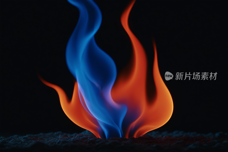 一场有蓝色和橙色火焰的火高清图片