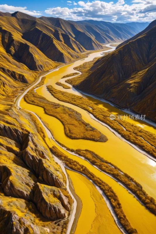 从地图上可一条河流穿过山谷的景色山脉风景