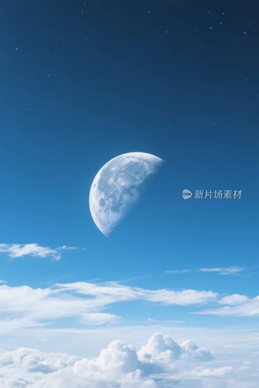 蓝天月亮云朵图