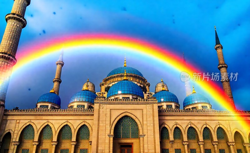 彩虹下的蓝色圆顶建筑