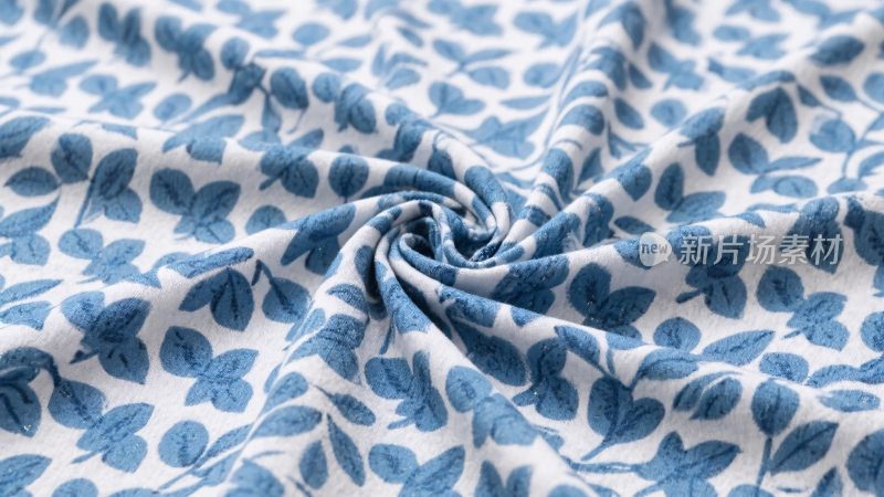 蓝色花纹布料特写