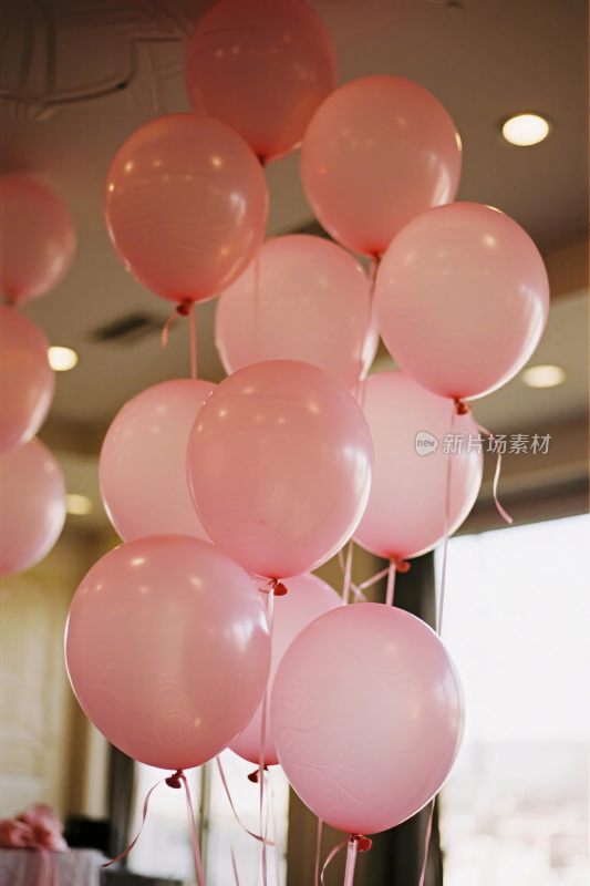 粉色气球装饰场景