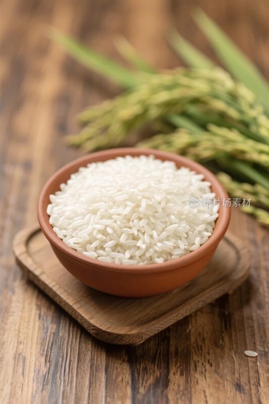 白米与稻穗特写