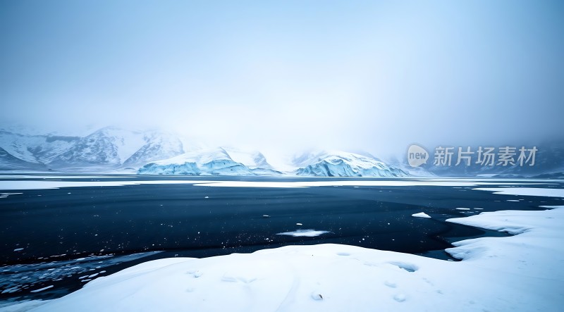 冰封雪原静谧而神秘