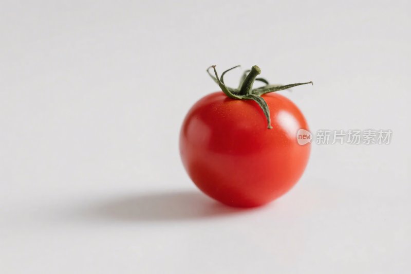 红色樱桃番茄静物图