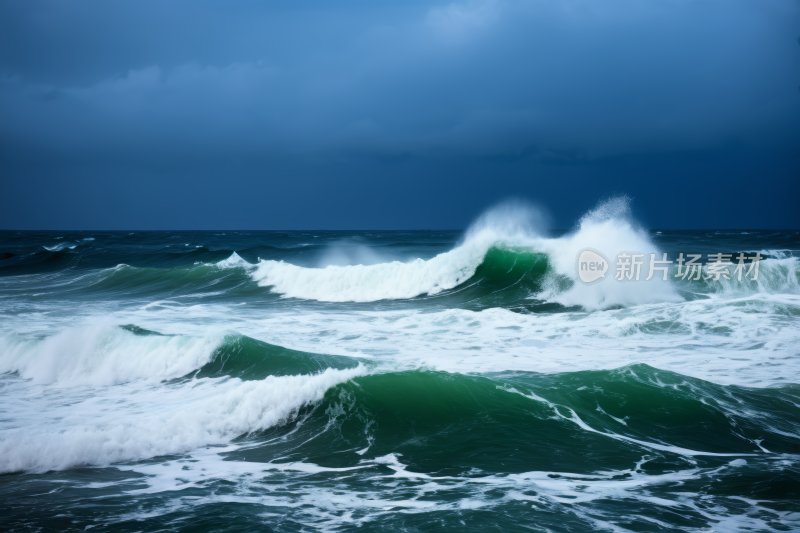 海洋里一股巨大的波浪天空漆黑高清风景图片