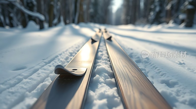 雪地上的滑雪板