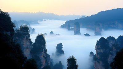 云海日出山峰壮丽景色