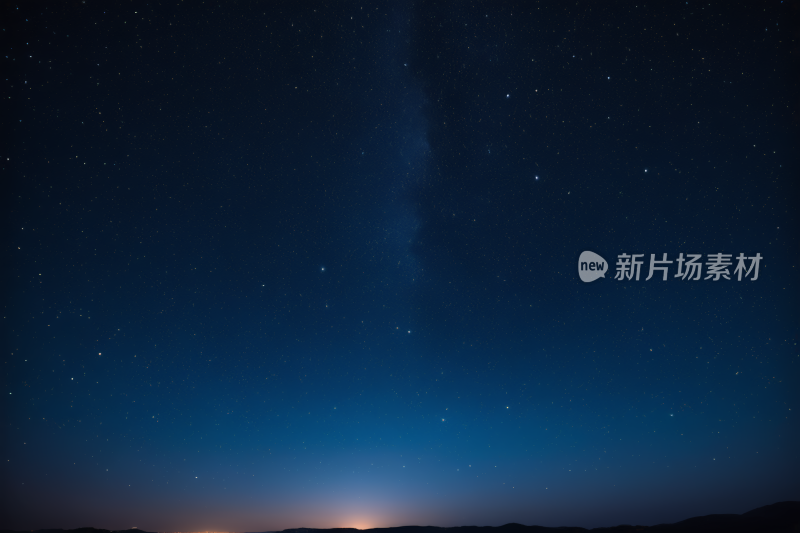 星空有几颗星星和几朵云高清背景纹理图片