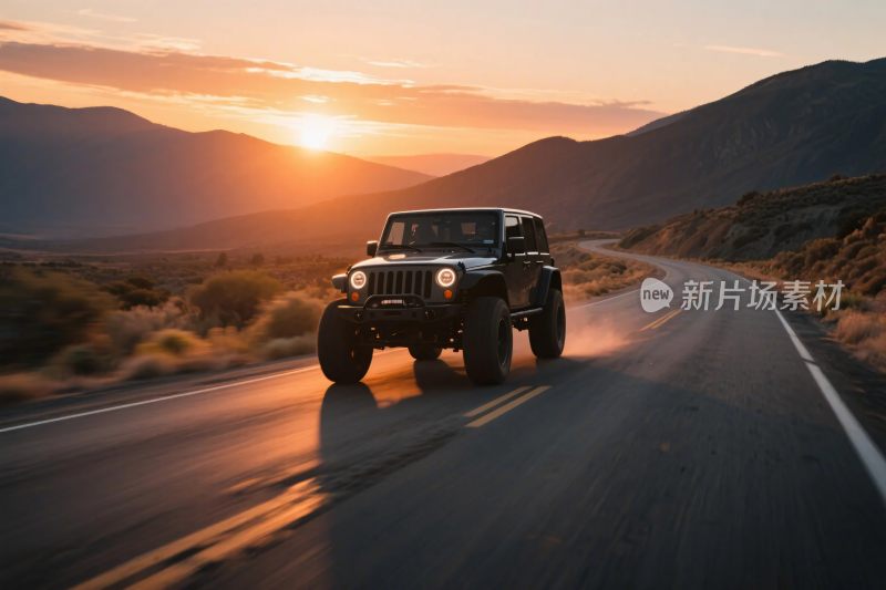 夕阳下公路上行驶的越野汽车