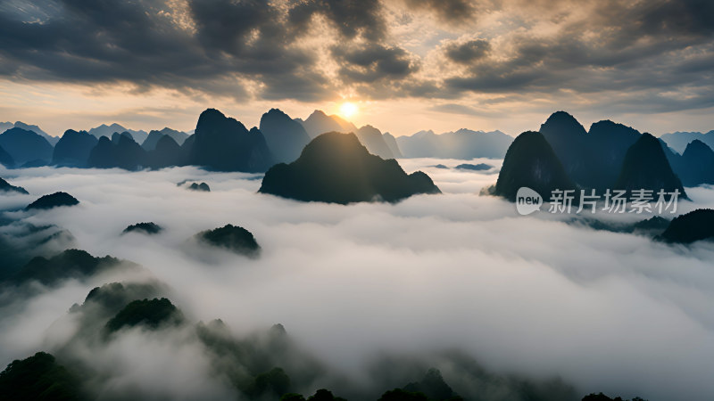 桂林山水照片山峰云海群山云雾缭绕自然风景