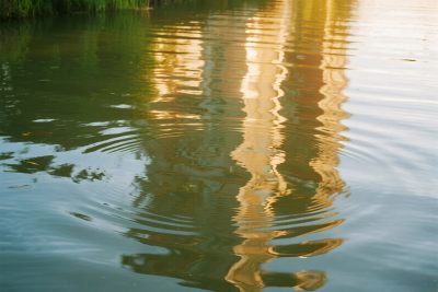 水面倒影光影图 水面倒影光影图