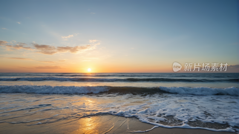 海上的日落海浪拍打着海滩风景图片