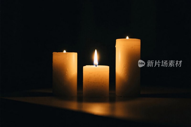 三支蜡烛光影画面
