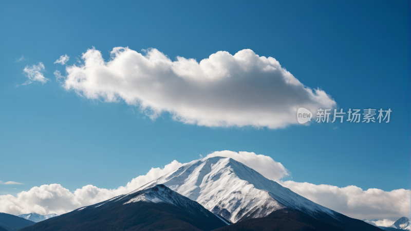 山上有雪天上有云风景图片