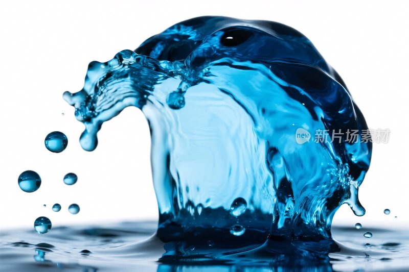 蓝色水花飞溅瞬间