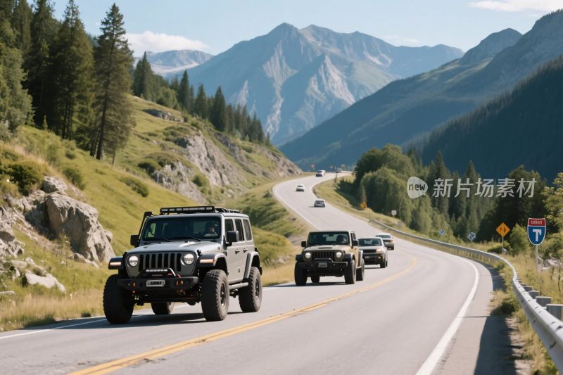 多辆越野车行驶在山间公路